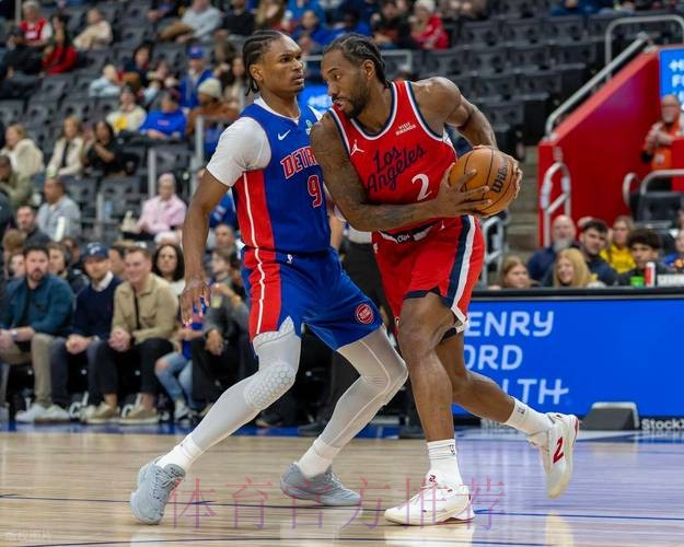 伦纳德26分 快船战胜活塞