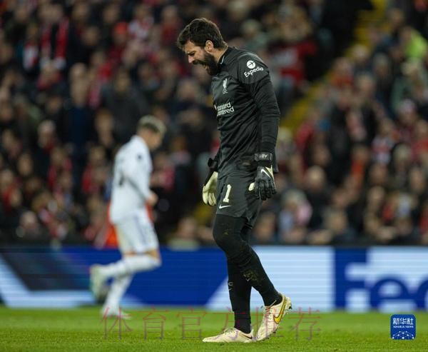 维尼修斯晒队友本泽马获奖照片 配文:最佳 维尼修斯晒队友本泽马获奖照片 配文:最佳